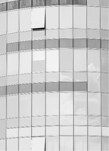 , White &amp; Minimal